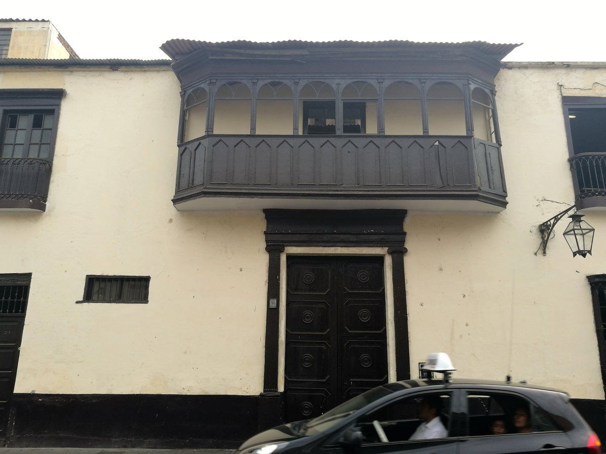 Detall de la tribuna d'un edifici del carrer Orbegoso de Trujillo, Perú, Trujillo, Peru, 2017