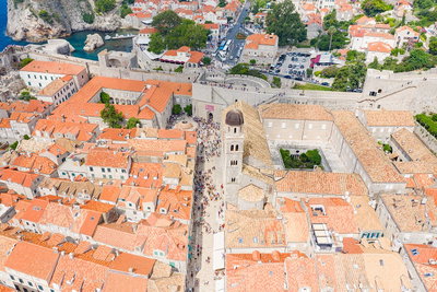 Franziskanerkloster und Kirche am Pile Gate Eingang in der Altstadt von Dubrovnik, Kroatien, Dubrovnik, 2019