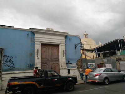 Façana d'edifici del jirón Gamarra de Trujillo02, Trujillo, 2017