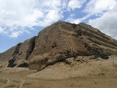 Huaca del Sol des de la carretera03, Trujillo, 2017