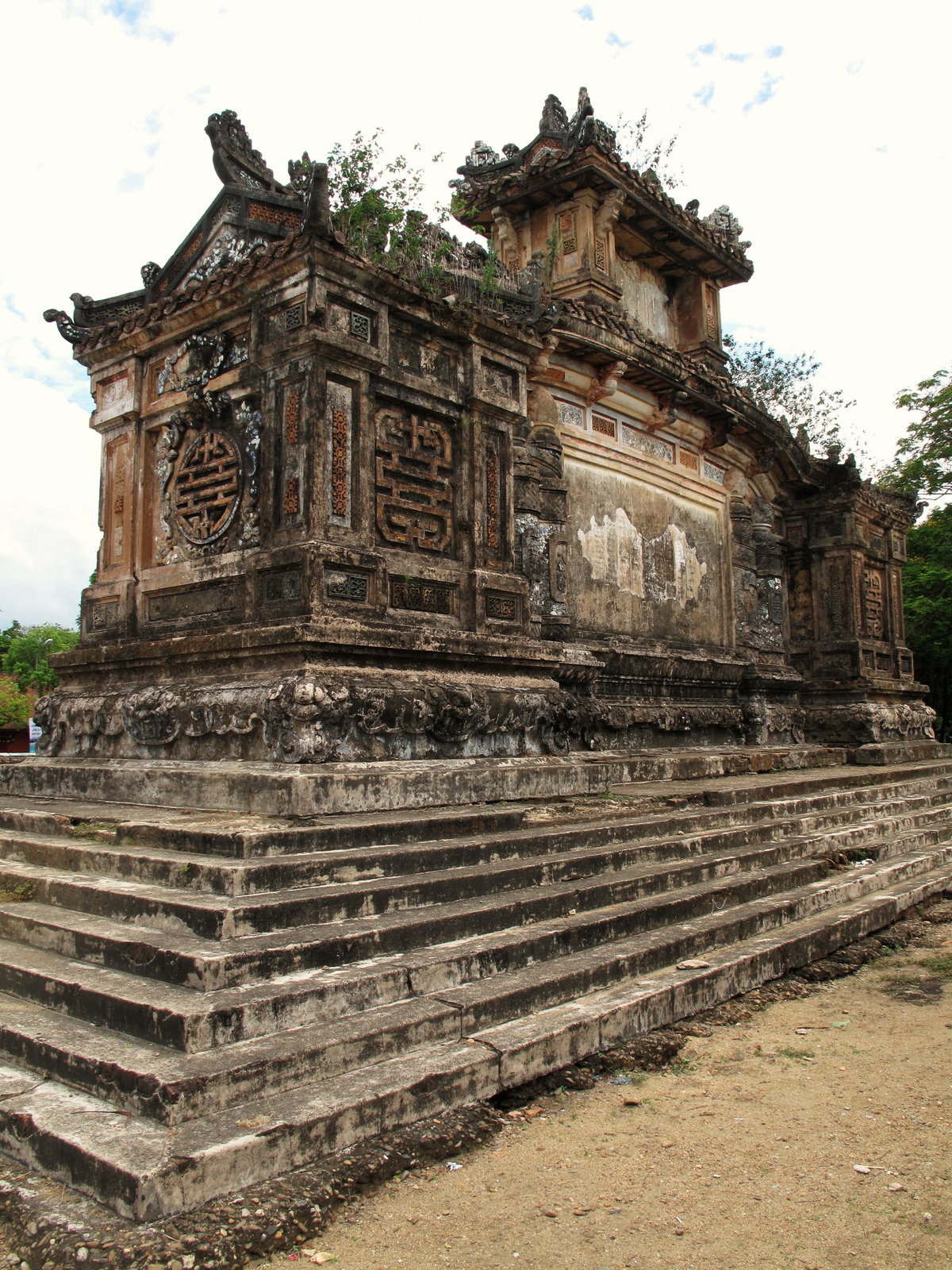 Truong Quoc Hoc monument, Hue, Vietnam, 2012