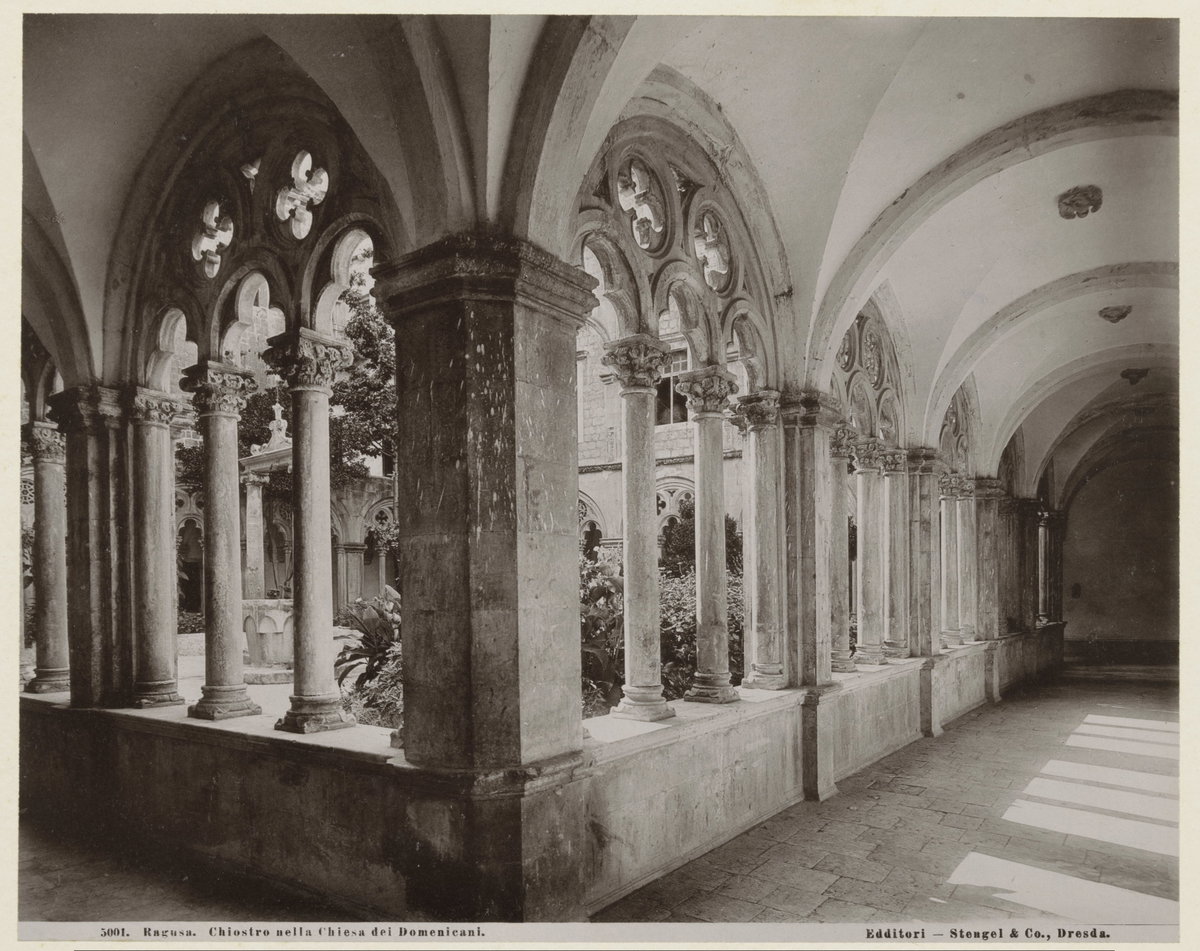 Kloostergang van de Dominicanerkerk te Dubrovnik Ragusa. Chiostra nella Chiesa dei Domenicani. (titel op object), Dubrovnik, Croatia, 1895