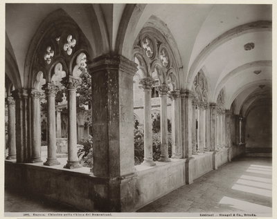 Kloostergang van de Dominicanerkerk te Dubrovnik Ragusa. Chiostra nella Chiesa dei Domenicani. (titel op object), Dubrovnik, 1895