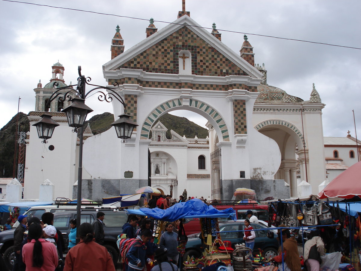 Entrada de la Basílica de Copacabana, Copacabana, Bolivia, 2007