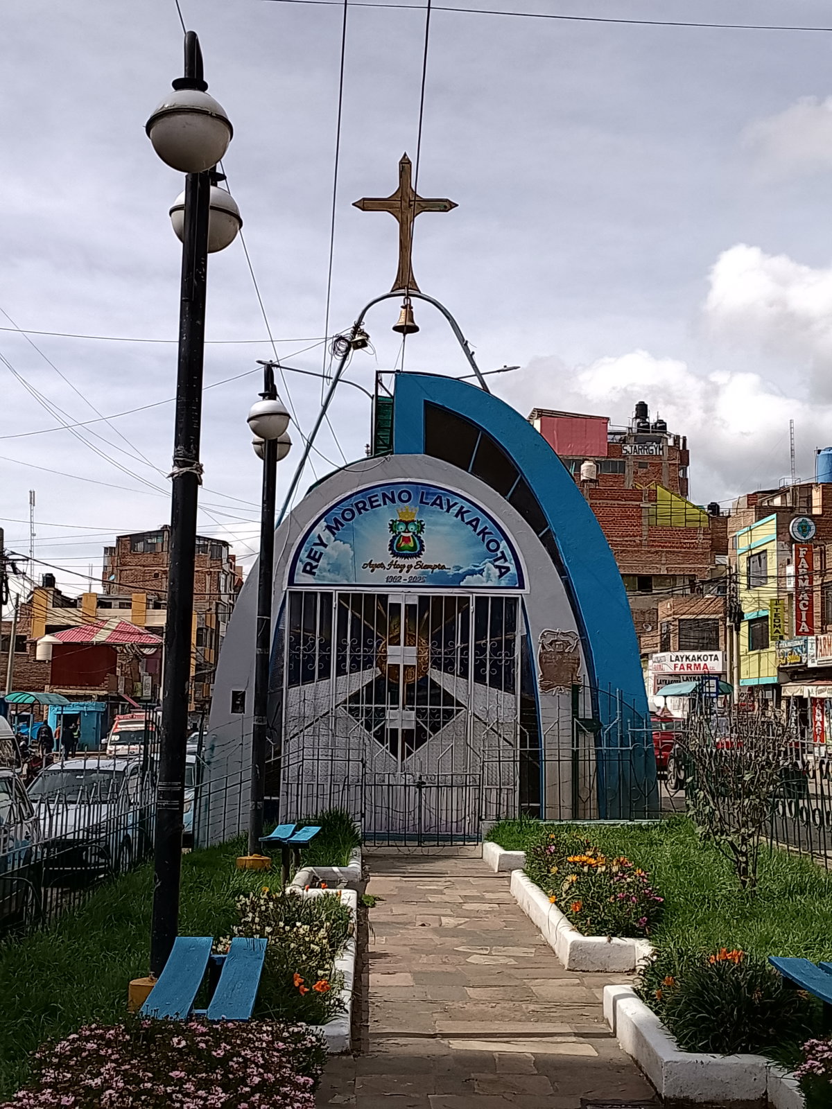 Capilla en la avenida Laykakoto de Puno, Puno, Peru, 2025