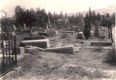 Sameba Cathedral yard, Tbilisi — photos through time