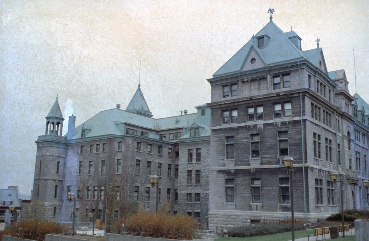 Hôtel de ville, Québec façade arrière, vers la rue Chauveau, Quebec City, Canada, 1976