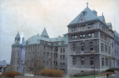 Hôtel de ville, Québec façade arrière, vers la rue Chauveau, Quebec City, 1976