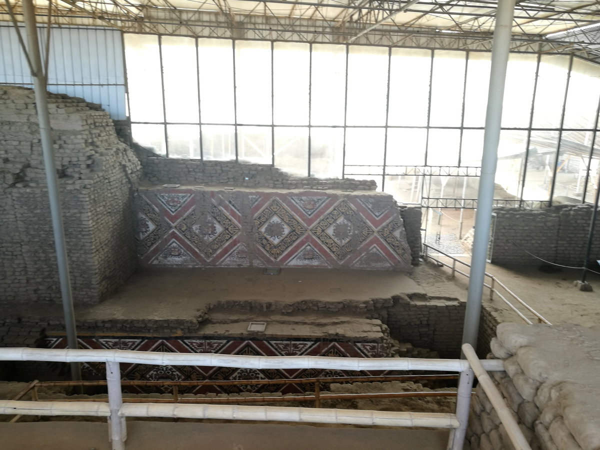 Detalls de la Huaca de la Luna amb Ai apaec03, Trujillo, Peru, 2017