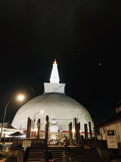 Ruwanwelisaya stupa, Anuradhapura, 2018