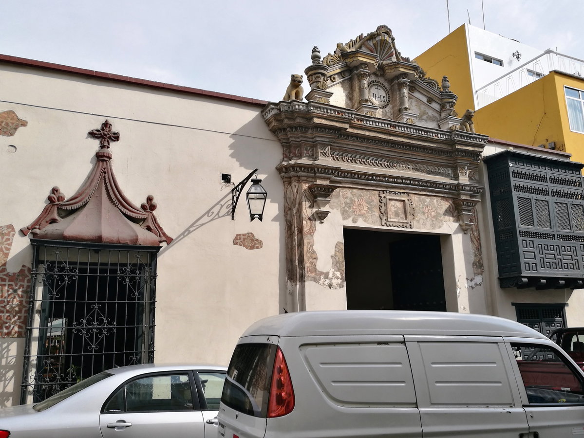 Edifici colonial del jirón Independencia amb tribuna de fusta03, Trujillo, Peru, 2017