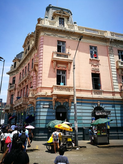 Edifici de la Plaza Dos de Mayo de Lima el febrer, Lima, 2017
