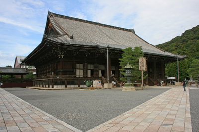 Hōbutsu-den at Chion, Kyoto — photos through time