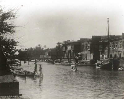 EU: Irak. Basra. Arm des Schatt al Arab mit Bootsverkehr und Speichern (1905), Basra, Iraq, 1905