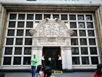 Porta del Banco Internacional del Perú d'Arequipa, Arequipa, 2017