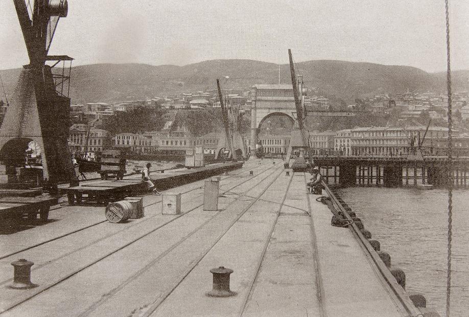 Muelle Fiscal, 1888 (Félix Leblanc) - Wikimedia Commons, Valparaíso, Chile, 1888