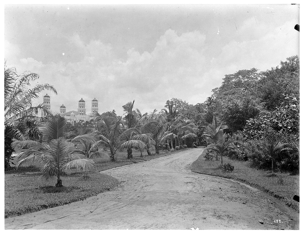 EU: Lahore (Pakistan). Blick durch einen Park zu einer Moschee (1913), Lahore, Pakistan, 1913