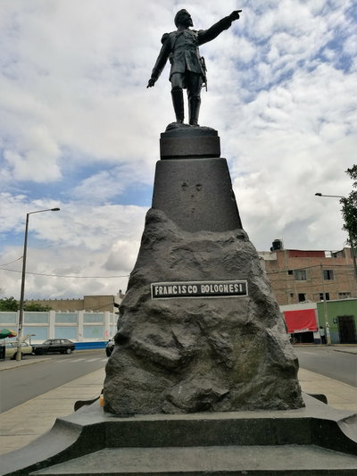 Escola a l'Avenida del Ejército de Trujillo, Trujillo — photos through time