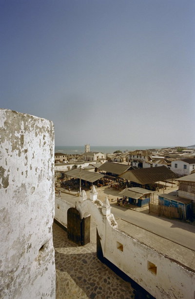 EU: Overzicht vanaf fort met toegangspoortje aan de voorzijde (2000), Shama, 2000
