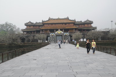 Ngọ Môn nhìn từ điện Thái Hòa, Hue, 2010