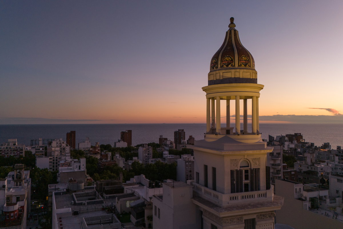 Vista aerea de la galeria London Paris, Montevideo, Uruguay, 2024