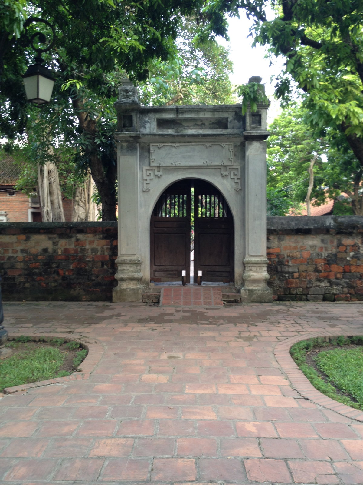 Cổng gỗ, vườn Giám, Hà Nội 001, Hanoi, Vietnam, 2015