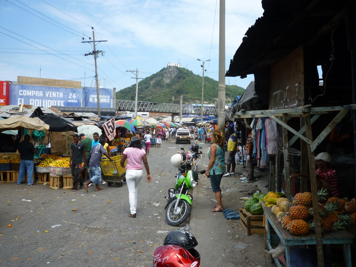 Cerro La Popa desde el mercado Bazurto, Cartagena, Colombia, 2011