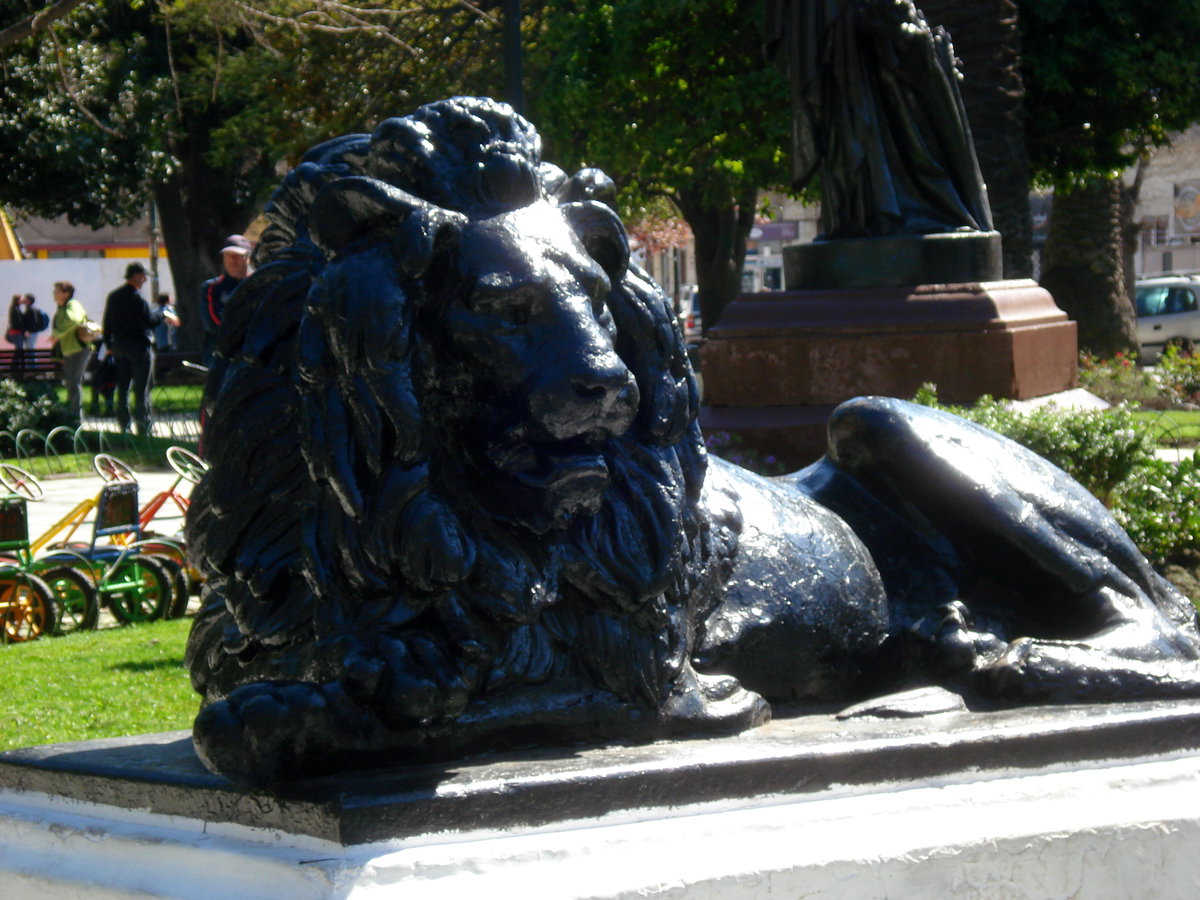 Lion Monument, Valparaiso, Chile, 2009