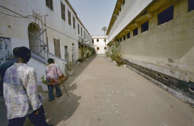 EU: Overzicht gevels aan straat (2000), Accra, 2000