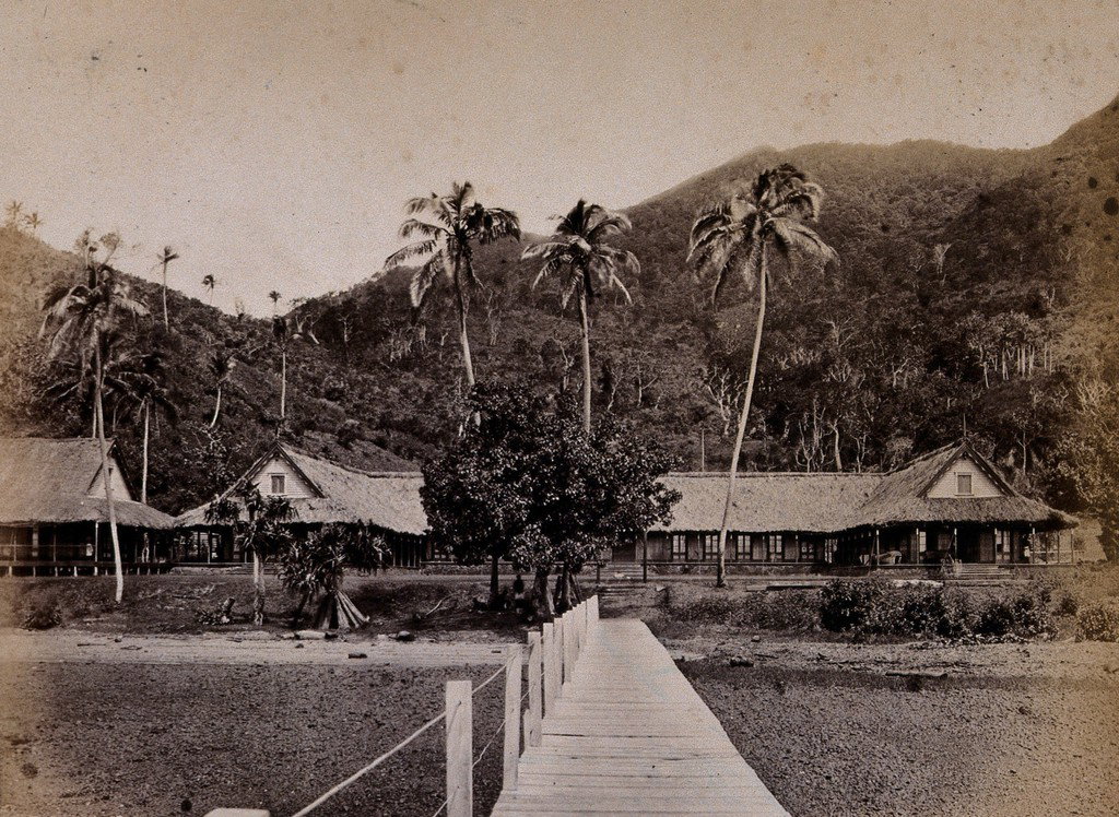 EU: Levuka, Fiji: the Government House: a long building with a thatched roof. Photograph, ca. (1880), Levuka, Fiji, 1880