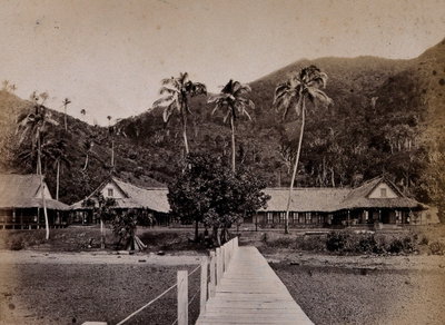 EU: Levuka, Fiji: the Government House: a long building with a thatched roof. Photograph, ca. (1880), Levuka, 1880