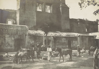 EU: Ruinas van Antigua Guatemala - markt met mensen en paarden (1912), Antigua Guatemala, 1912