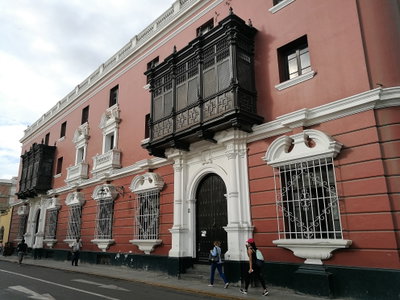 Edifici del jirón Independencia a la Plaza de Armas de Trujillo, Trujillo, 2017