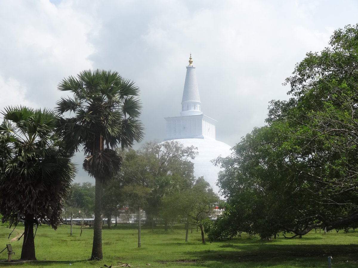 Ruwanwelisaya Stupa 01, Anuradhapura, Sri Lanka, 2013
