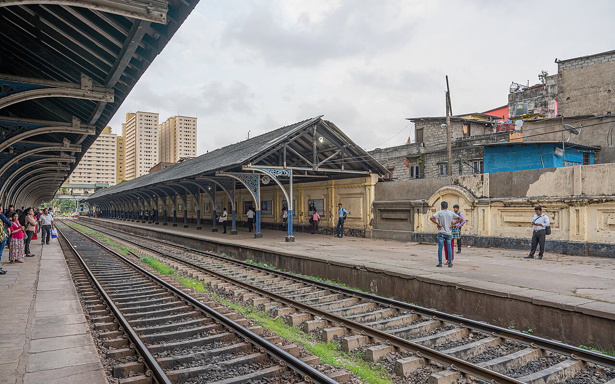 SL Colombo Slave Island halt, Colombo, Sri Lanka, 2020