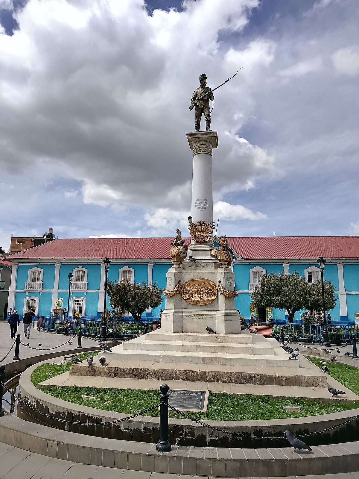 Monumento a Manuel Pino en Puno 01, Puno, Peru, 2025
