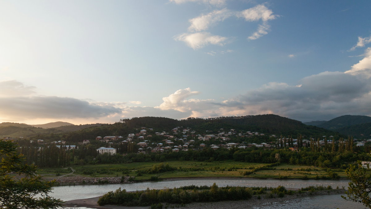 Kutaisi, Widok na rzekę Rioni z dzielnicy Mtsvanekvavila, Kutaisi, Georgia, 2014