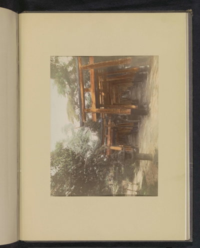 EU: Torii-galerij voor de tempel Fushimi Inari-taisha te Kyoto (1887), Kyoto, 1887