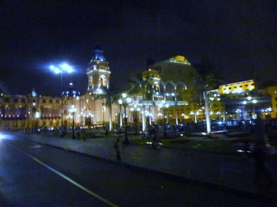 Lima, Place d'armes la nuit, Lima, 2011