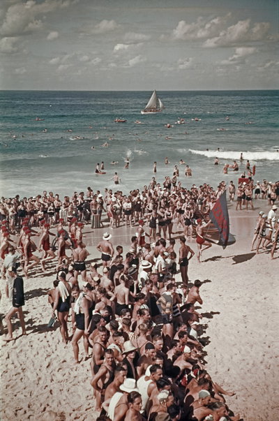 EU: Travel photos Australia. Sydney, Bondi Beach. Swimming competition of lifeguards on the beach, spectators (1938), Sydney, 1938