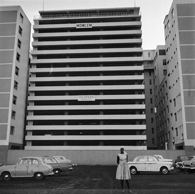 EU: Reportage photograph 25-26/1964: Eero Sauri in Kenya - Nairobi street with Mowlem building (1964), Nairobi, Kenya, 1964
