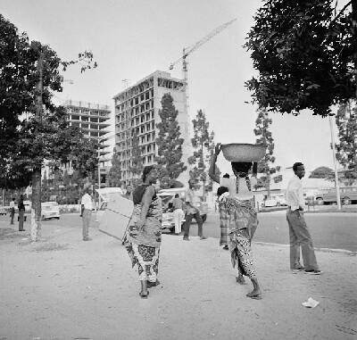 EU: Straatbeeld in Kinshasa - construction site (1973), Kinshasa, 1973