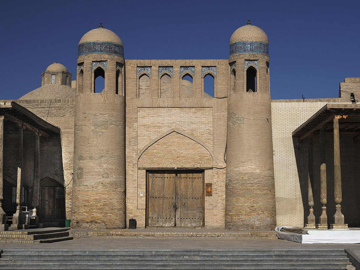 Тим Аллакули Хан, Хива (Allakuli Covered Bazaar in Khiva, Ollo-qulixon timi), Khiva, Uzbekistan, 2025