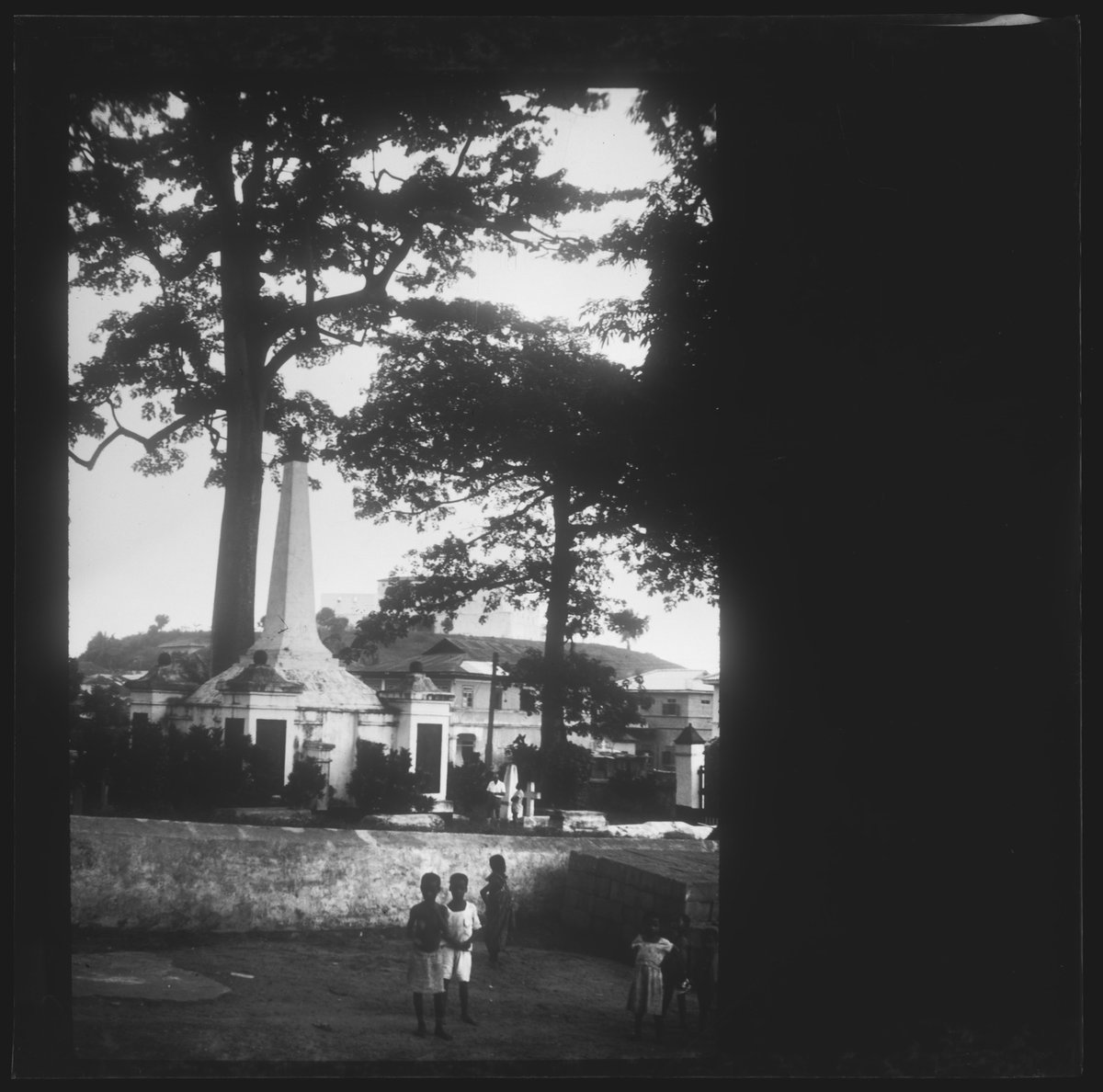 EU: Hollandse begraafplaats, overzicht van opzij (1953), Elmina, Ghana, 1953