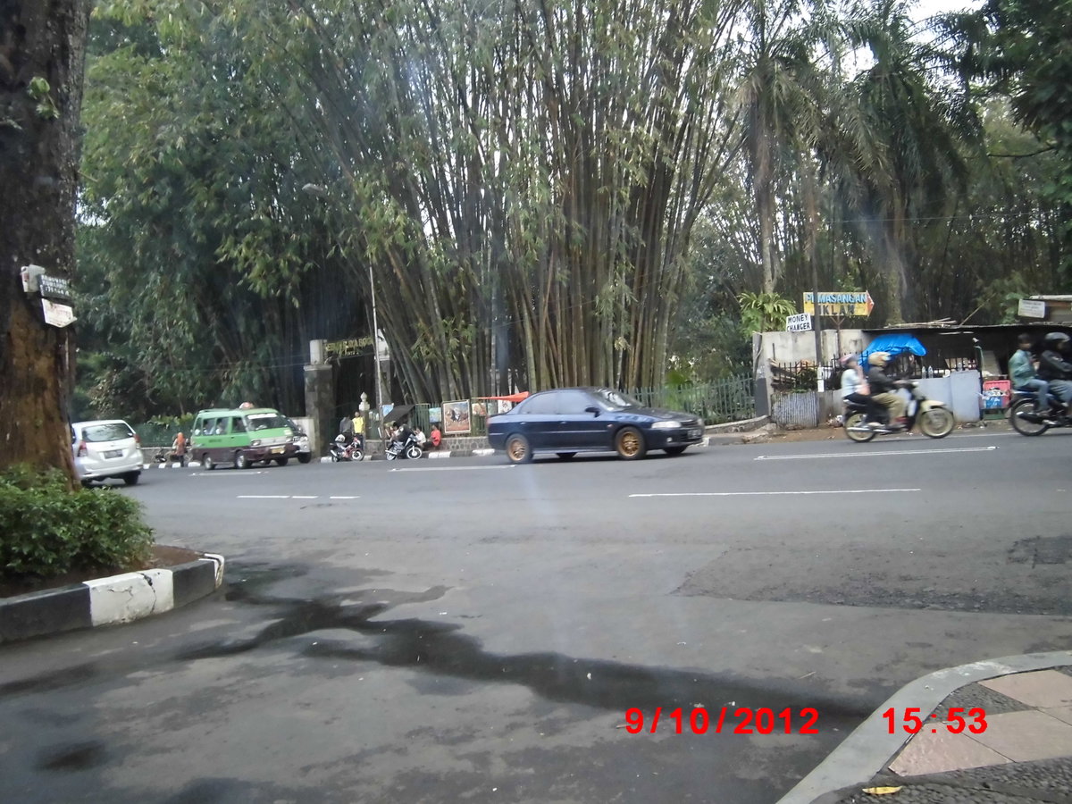 PINTU 2 Kebun Raya Bogor, Depan BCA Jl. Juanda Bogor, Bogor, Indonesia, 2012