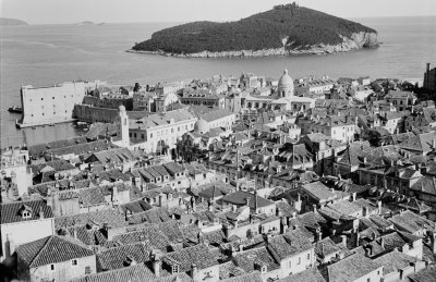 EU: Reisefotos Kroatien. Dubrovnik (Ragusa). Altstadt mit St. Blasius Kathedrale. Blick zur Insel Otok Lokrum (1939), Dubrovnik, 1939