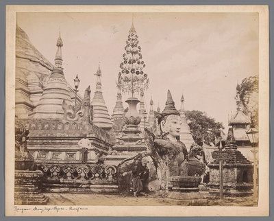 Basis van Shwedagon stoepa in Yangon Rangoon-Shway-Dagon Pagoda-Part of Base (titel op object), Yangon, 1850