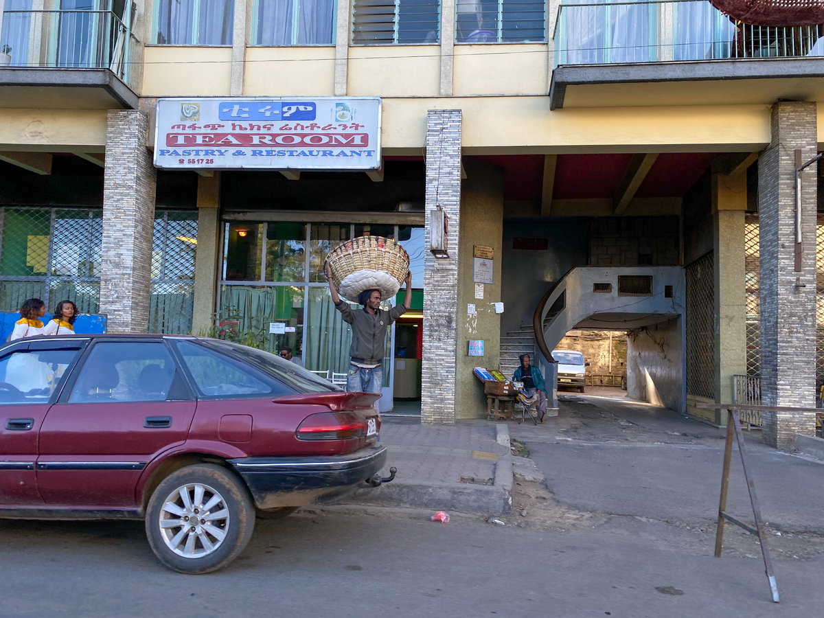 Calles de Adís Abeba - 2022 - 18, Addis Ababa, Ethiopia, 2022