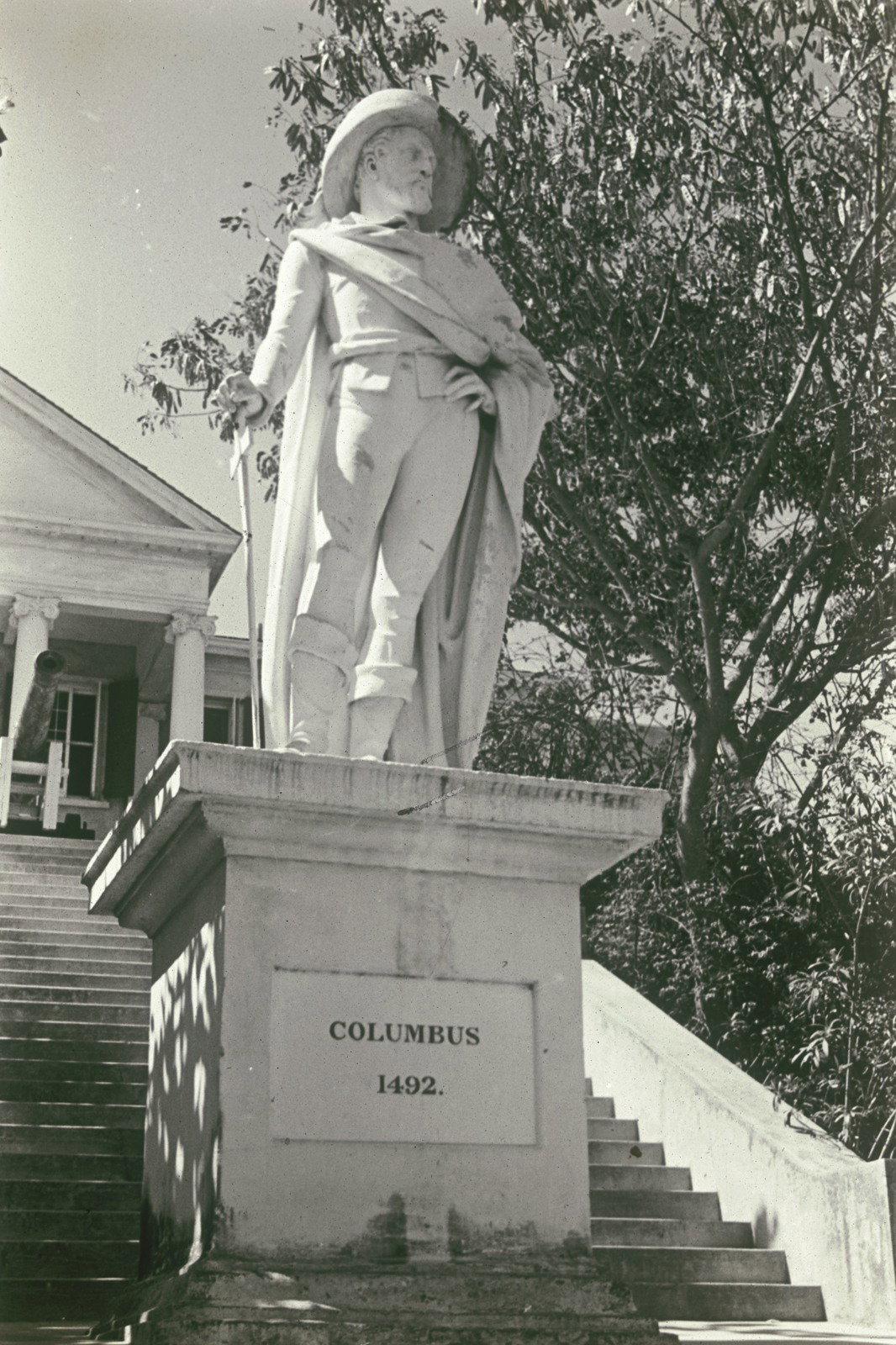 EU: Reisefotos Bahamas. Nassau. Denkmal für Christoph Kolumbus vor dem Government House (1939), Nassau, Bahamas, 1939
