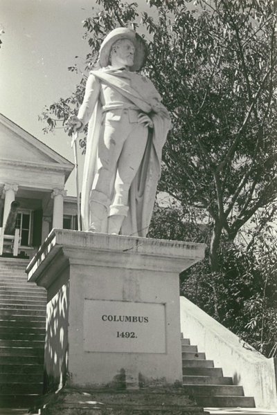 EU: Reisefotos Bahamas. Nassau. Denkmal für Christoph Kolumbus vor dem Government House (1939), Nassau, 1939